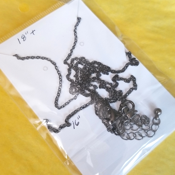 2 necklaces LOVE HEART & RHINESTONES FLOWER - Picture 3 of 3